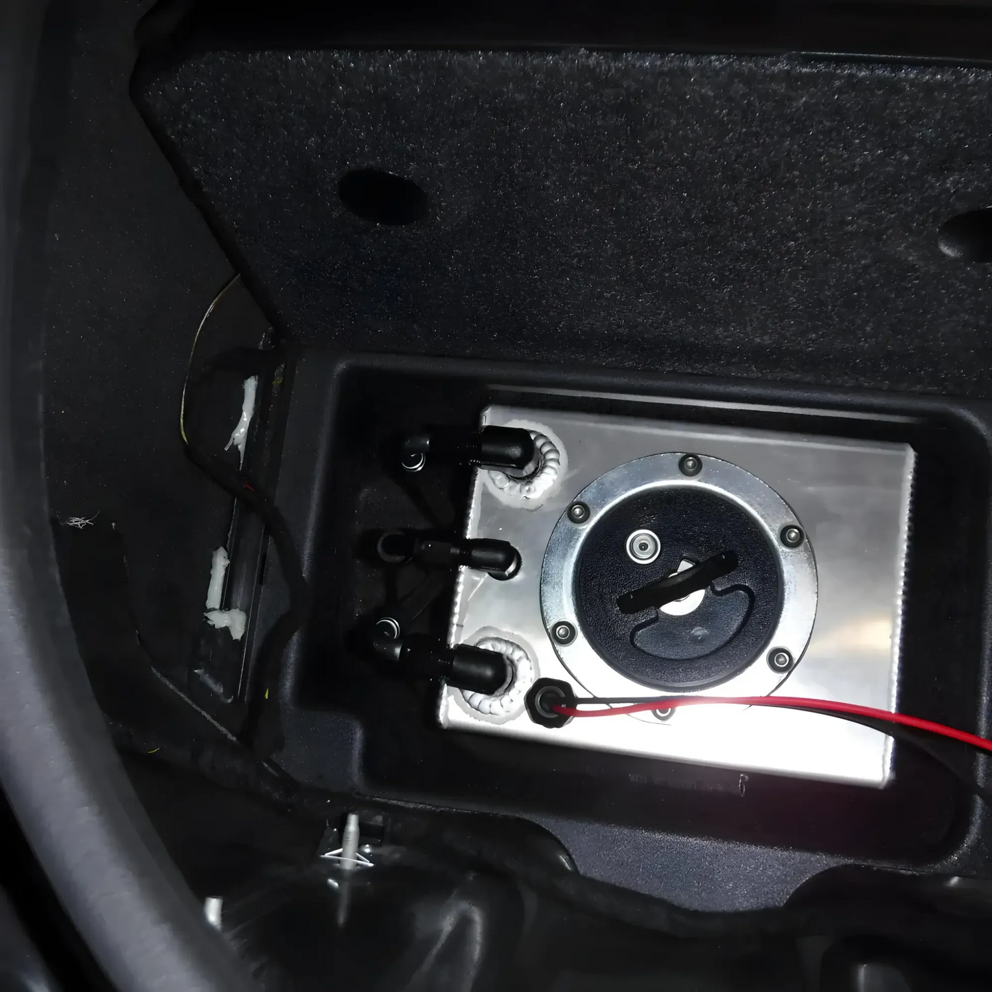 2005-2013 Corvette Dedicated Fuel System - Rear Cubby Mount